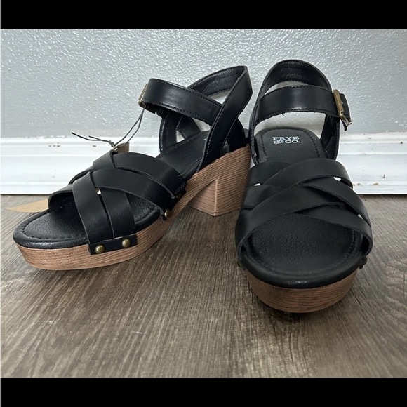 FRYE AND CO. Shoes - Frye and Co. Women's Vita Size 7 Black Heeled Sandals Buckle